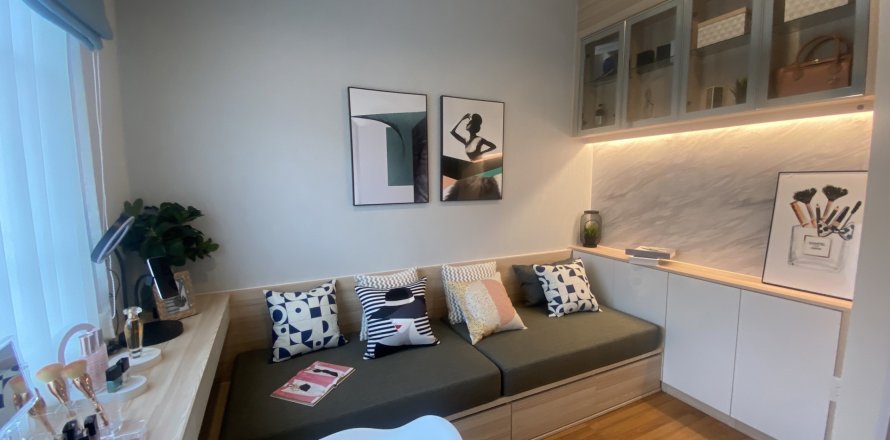 House in Pattaya, Thailand 4 bedrooms № 205374