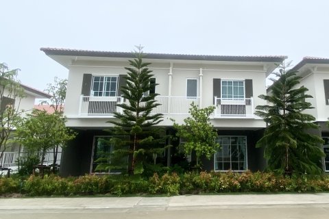 House in Pattaya, Thailand 4 bedrooms № 205375