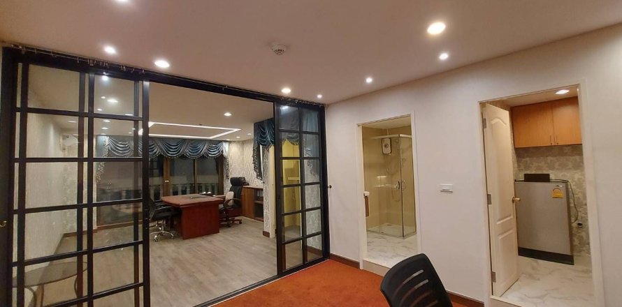 Студия в кондо в Банг Раке, Бангкок, Таиланд № 150056