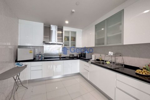 Condo in Pattaya, Thailand, 3 bedrooms  № 196683 - photo 4