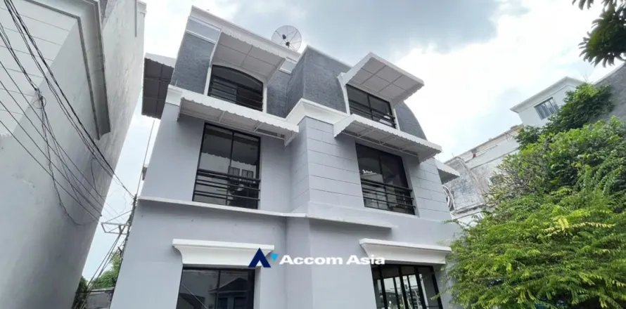Reihenhaus in Watthana, Bangkok, Thailand 6 Schlafzimmer № 216405
