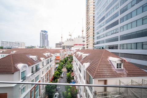 Studio in the Condo in Watthana, Bangkok, Thailand  № 141420 - photo 11