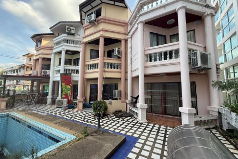 Townhouse in Pattaya, Thailand 4 bedrooms № 148810