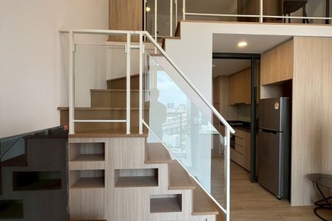 Studio dans le Condo à Huai Khwang, Bangkok, Thaïlande  № 147119 - photo 1