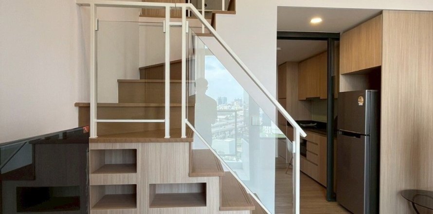 Studio dans le Condo à Huai Khwang, Bangkok, Thaïlande  № 147119