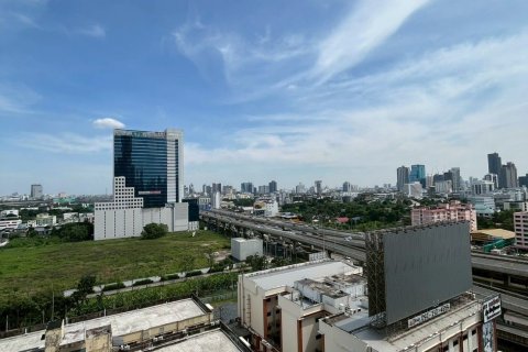 Studio dans le Condo à Huai Khwang, Bangkok, Thaïlande  № 147119 - photo 17