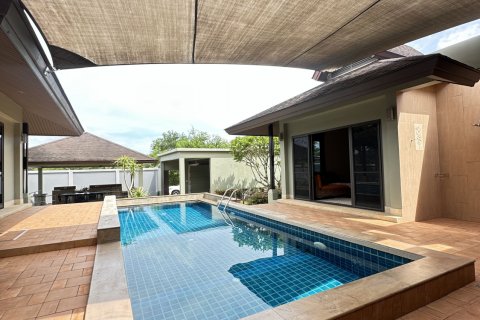Villa in Phuket, Thailand 3 bedrooms № 135437 - photo 1
