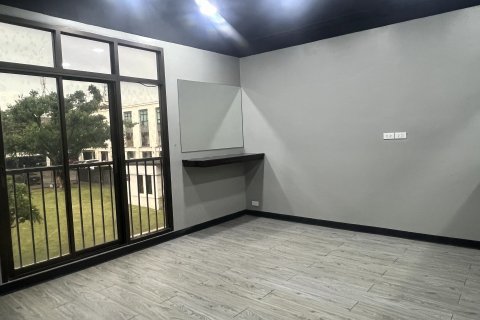 Townhouse in Bangkok, Thailand 7 bedrooms № 135432 - photo 1