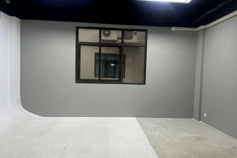 Townhouse in Bangkok, Thailand 7 bedrooms № 135432 - photo 2