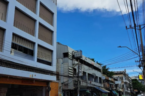 Дуплекс в Патхум Ване, Бангкок, Таиланд с 3 спальнями  № 140701 - фото 1