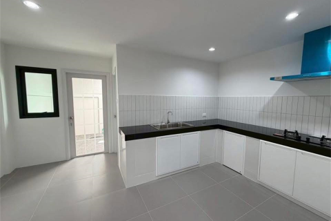 Townhouse in Bangkok, Thailand 4 bedrooms № 189525