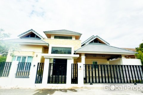 House in Pattaya, Thailand 3 bedrooms № 120163 - photo 2