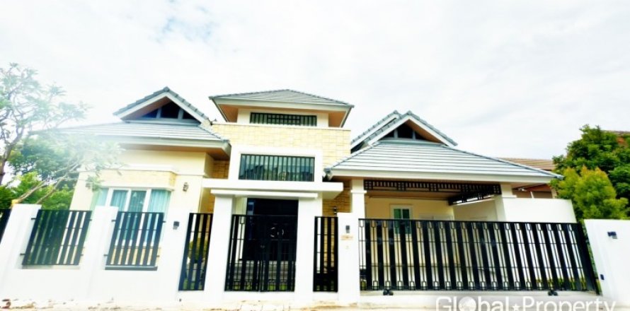 House in Pattaya, Thailand 3 bedrooms № 120163