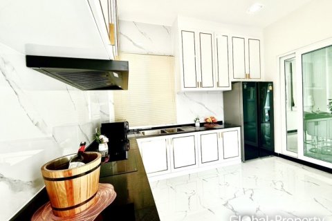 House in Pattaya, Thailand 3 bedrooms № 120163 - photo 18