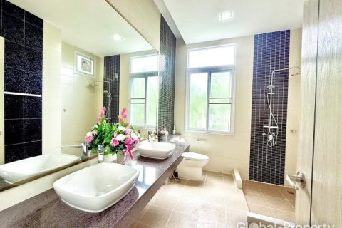 House in Pattaya, Thailand 3 bedrooms № 120163 - photo 16