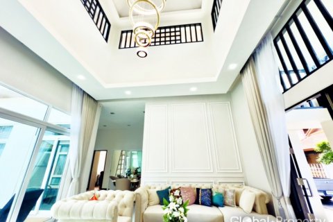 House in Pattaya, Thailand 3 bedrooms № 120163 - photo 8