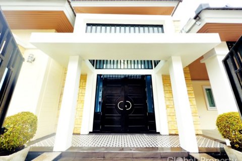 House in Pattaya, Thailand 3 bedrooms № 120163 - photo 1