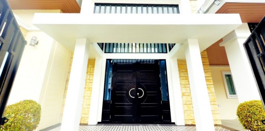 House in Pattaya, Thailand 3 bedrooms № 120163