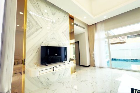 House in Pattaya, Thailand 3 bedrooms № 120163 - photo 14