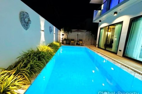 House in Pattaya, Thailand 5 bedrooms № 120160 - photo 18