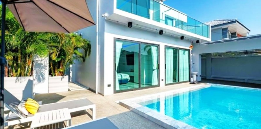 House in Pattaya, Thailand 5 bedrooms № 120160