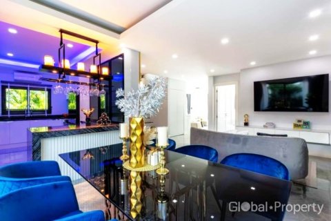 House in Pattaya, Thailand 5 bedrooms № 120160 - photo 6