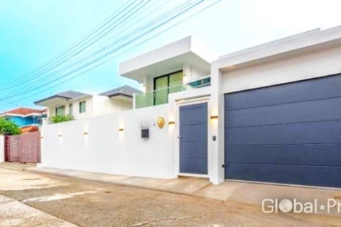House in Pattaya, Thailand 5 bedrooms № 120160 - photo 5