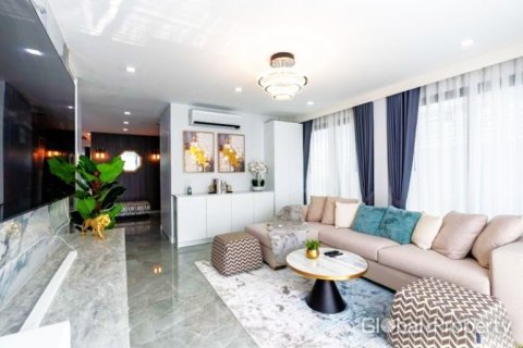 House in Pattaya, Thailand 5 bedrooms № 120160 - photo 10