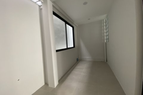 Таунхаус в Ваттхане, Бангкок, Таиланд с 3 спальнями  № 136970 - фото 7