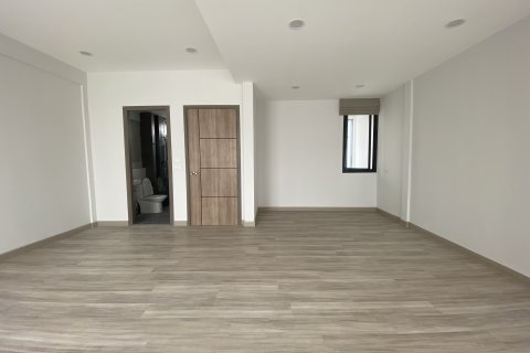 Таунхаус в Ваттхане, Бангкок, Таиланд с 3 спальнями  № 136970 - фото 24