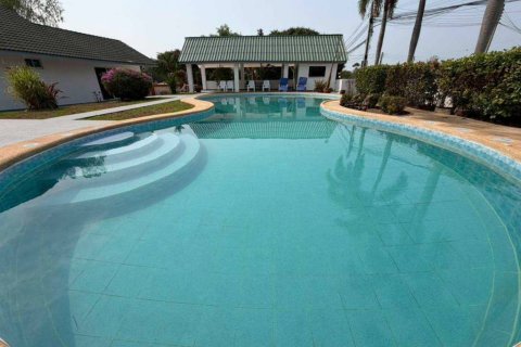 House in Pattaya, Thailand 5 bedrooms № 162424