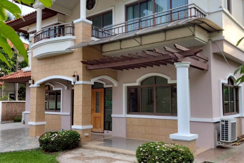 House in Bangkok, Thailand 3 bedrooms № 189108