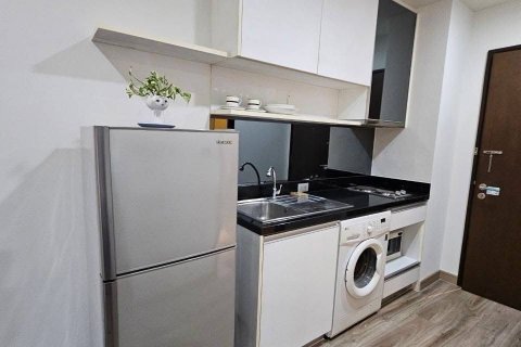 Studio in the Condo in Watthana, Bangkok, Thailand  № 138954 - photo 2