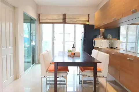 Таунхаус в Чом Тхонге, Бангкок, Таиланд с 4 спальнями  № 138955 - фото 4