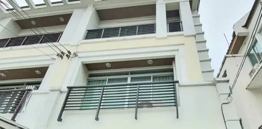 Таунхаус в Чом Тхонге, Бангкок, Таиланд с 4 спальнями  № 138955