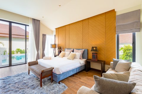 Villa in Hua Hin, Thailand 3 bedrooms № 168453 - photo 12
