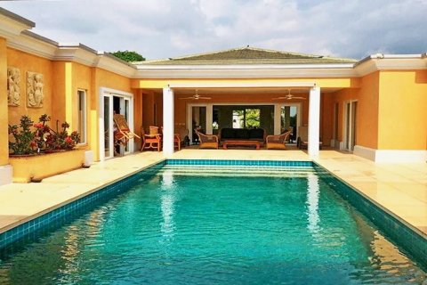 House in Pattaya, Thailand 4 bedrooms № 223113