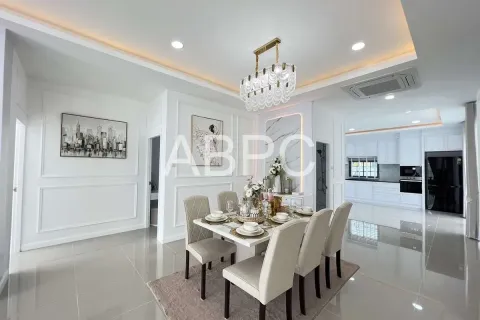 Casa de 3 dormitorios en Pattaya, Tailandia № 211134 - foto 17