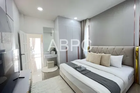Casa de 3 dormitorios en Pattaya, Tailandia № 211134 - foto 11