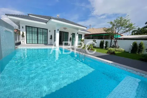 Casa de 3 dormitorios en Pattaya, Tailandia № 211134 - foto 2