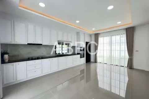 Casa de 3 dormitorios en Pattaya, Tailandia № 211134 - foto 9