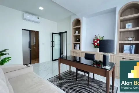 Casa de 5 dormitorios en Pattaya, Tailandia № 211136 - foto 7
