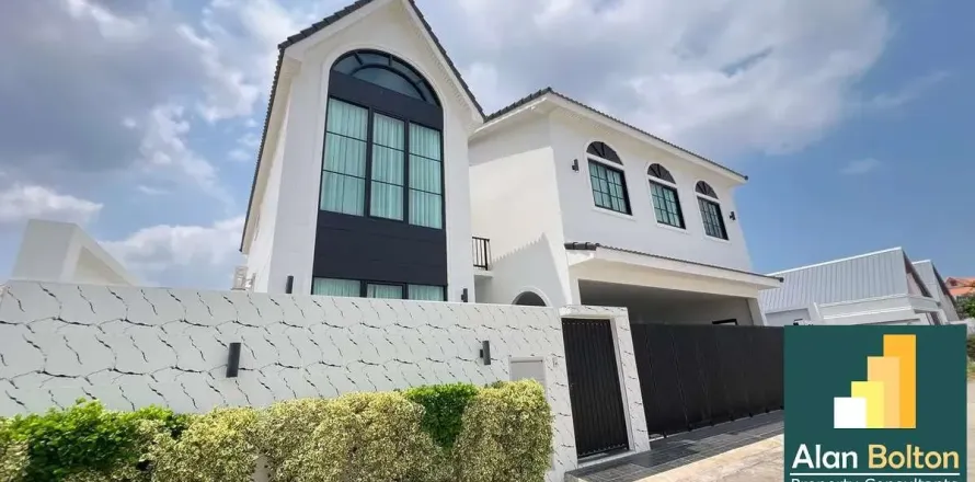 Casa de 5 dormitorios en Pattaya, Tailandia № 211136