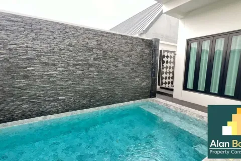 Casa de 5 dormitorios en Pattaya, Tailandia № 211136 - foto 4