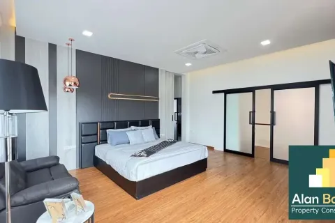 Casa de 5 dormitorios en Pattaya, Tailandia № 211136 - foto 18