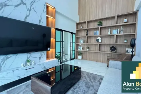 Casa de 5 dormitorios en Pattaya, Tailandia № 211136 - foto 5