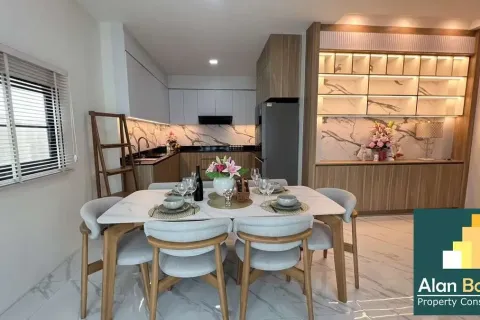 Casa de 5 dormitorios en Pattaya, Tailandia № 211136 - foto 9