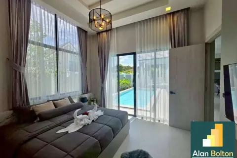 Casa de 4 dormitorios en Pattaya, Tailandia № 211137 - foto 10