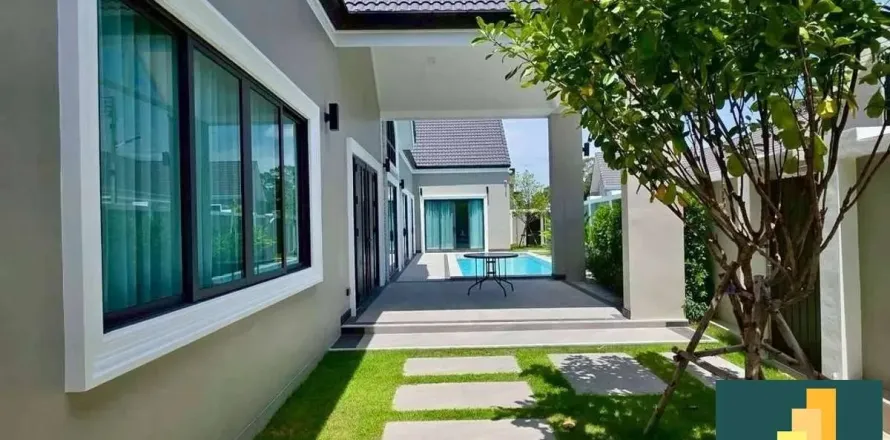 Casa de 4 dormitorios en Pattaya, Tailandia № 211137