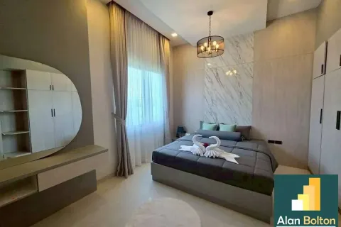 Casa de 4 dormitorios en Pattaya, Tailandia № 211137 - foto 12
